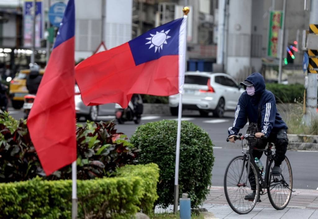 Em meio a tensão com China, Taiwan se prepara para guerra cibernética