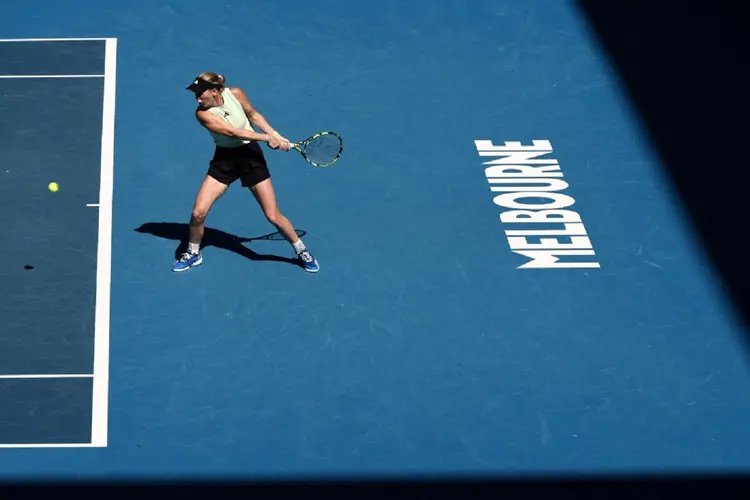 No Aberto da Austrália é a vez de Naomi Osaka e Angelique Kerber, duas tenistas que já foram número 1 do mundo, retornarem a um Grand Slam. (Elodie SOINARD/AFP Photo)