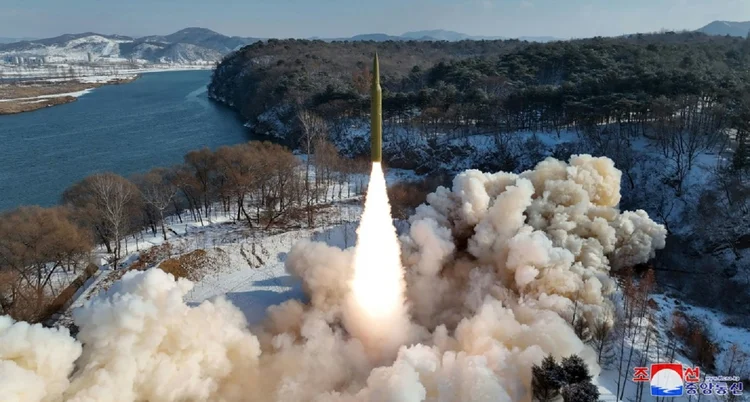 Coreia do Sul: "Nossas Forças Armadas detectaram vários mísseis de cruzeiro lançados pela Coreia do Norte em direção ao Mar Amarelo às 7h de hoje (19h de terça-feira em Brasília) (AFP/AFP Photo)