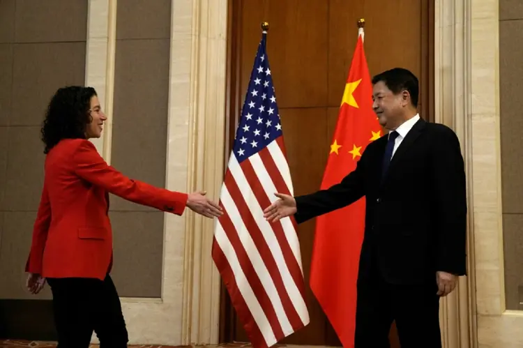 China e EUA: Após ser recebido pelo ministro chinês da Segurança Pública, Wang Xiaohong, Daskal ressaltou que "as drogas sintéticas estão matando muitos milhares de pessoas" (AFP/AFP Photo)