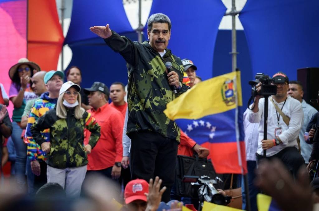 Na Venezuela, Maduro anuncia candidatura à reeleição