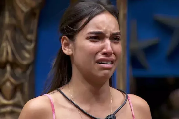 BBB 24: Vanessa Lopes chora ao apertar o botão da desistência e sair do reality