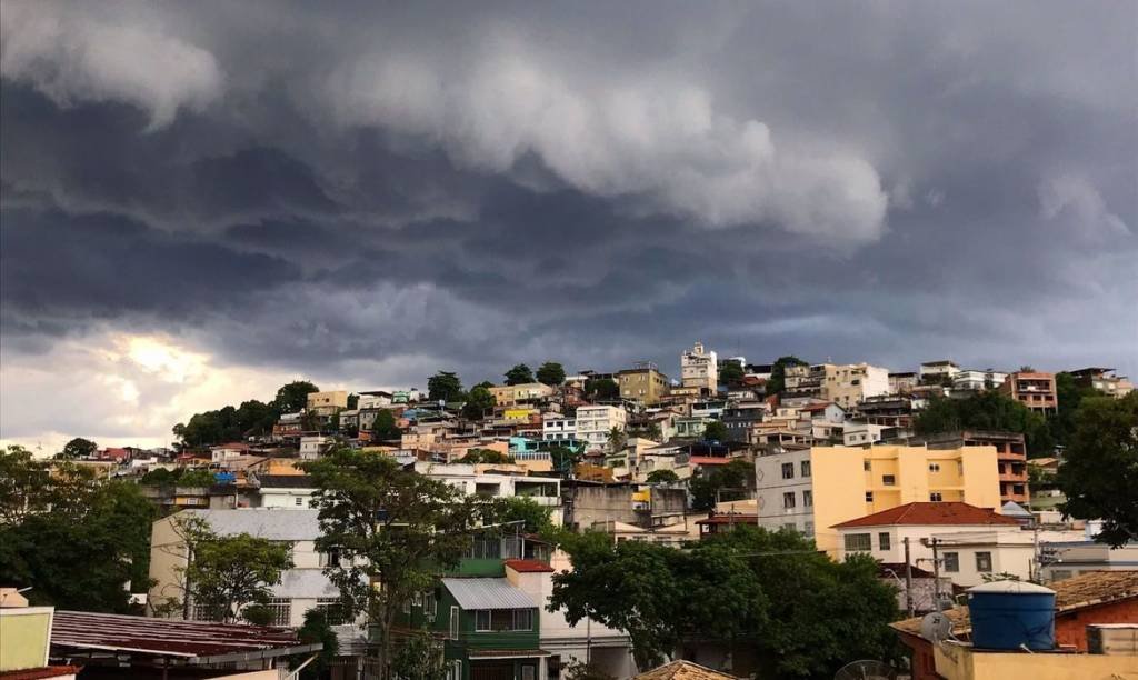 Inmet alerta para tempestades em áreas situadas no RJ, ES e MG
