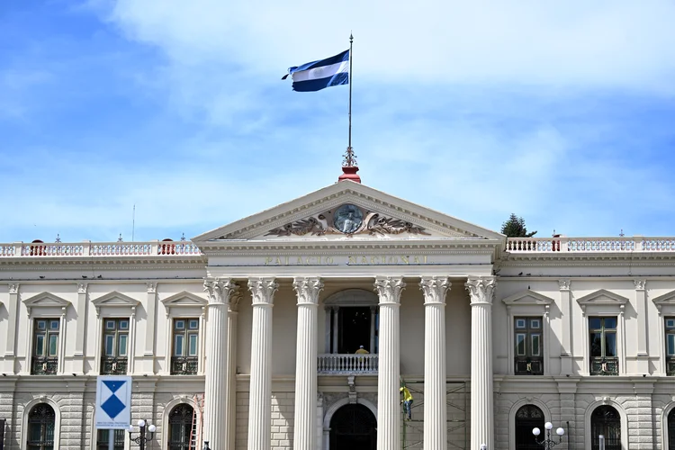 Government employees work on the maintenance of El Salvador's national palace in the historic center of San Salvador on February 1, 2024, ahead of Sunday's presidential and legislative elections. (Photo by Marvin RECINOS / AFP)