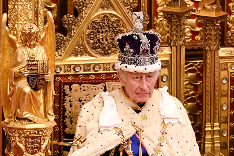 Rei Charles 3º durante sessão de abertura do Parlamento britânico