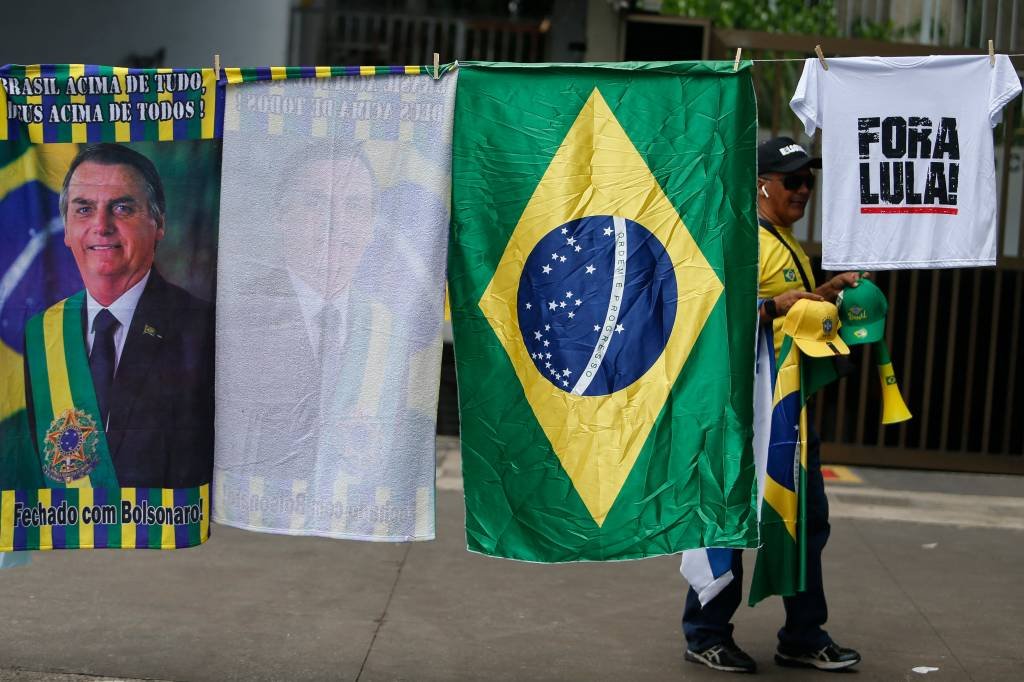 Apoiadores de Bolsonaro se reúnem em ato na Av. Paulista