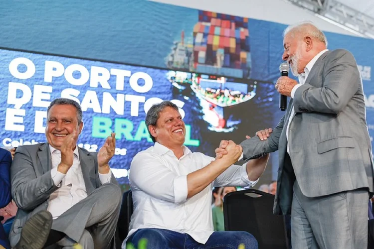 Lula e Tarcísio: governador e presidente trocaram afagos ao anunciarem parceria (Ricardo Stuckert / PR/Flickr)