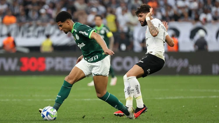 Palmeiras x Corinthians: No primeiro derby paulista do ano, Palmeiras e Corinthians entram em campo em momentos parecidos (Cesar Greco / Palmeiras/Flickr)