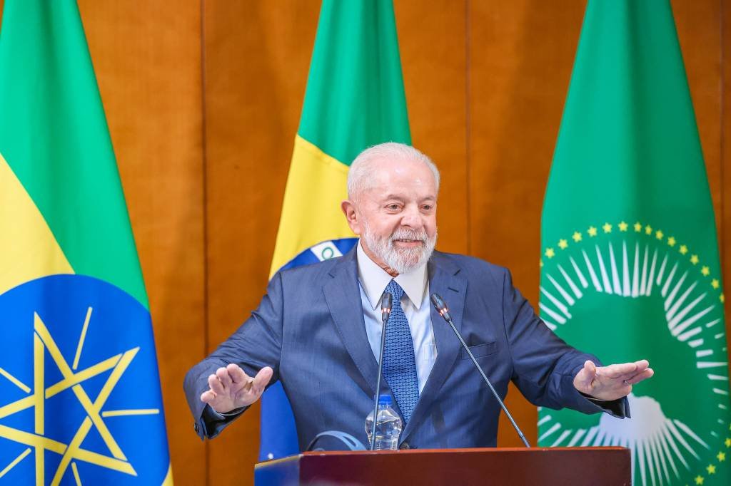 De volta da África, Lula entra na articulação política e deve encontrar líderes do Congresso