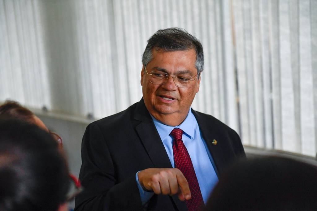 Flávio Dino nega pedido de Bolsonaro para rever multa de R$ 70 mil do TSE