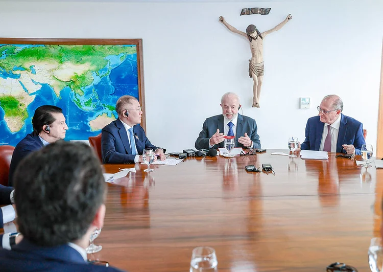 Euisun Chung, em encontro com Lula e Alckmin, prevê aportes até 2032 (Foto: Ricardo Stuckert/PR)