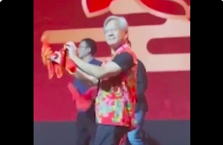 Jensen Huang, o CEO americano da Nvidia, chamou atenção por causa das suas habilidades na pista de dança em janeiro