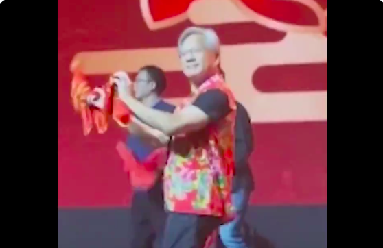 Jensen Huang, o CEO americano da Nvidia, chamou atenção por causa das suas habilidades na pista de dança em janeiro