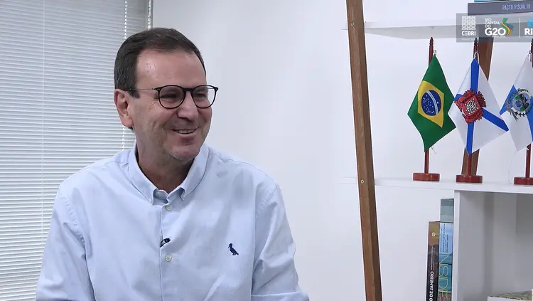 O prefeito Eduardo Paes durante entrevista para o podcast "CEBRI Conversa: Horizontes do G20" (CEBRI / YouTube/Reprodução)
