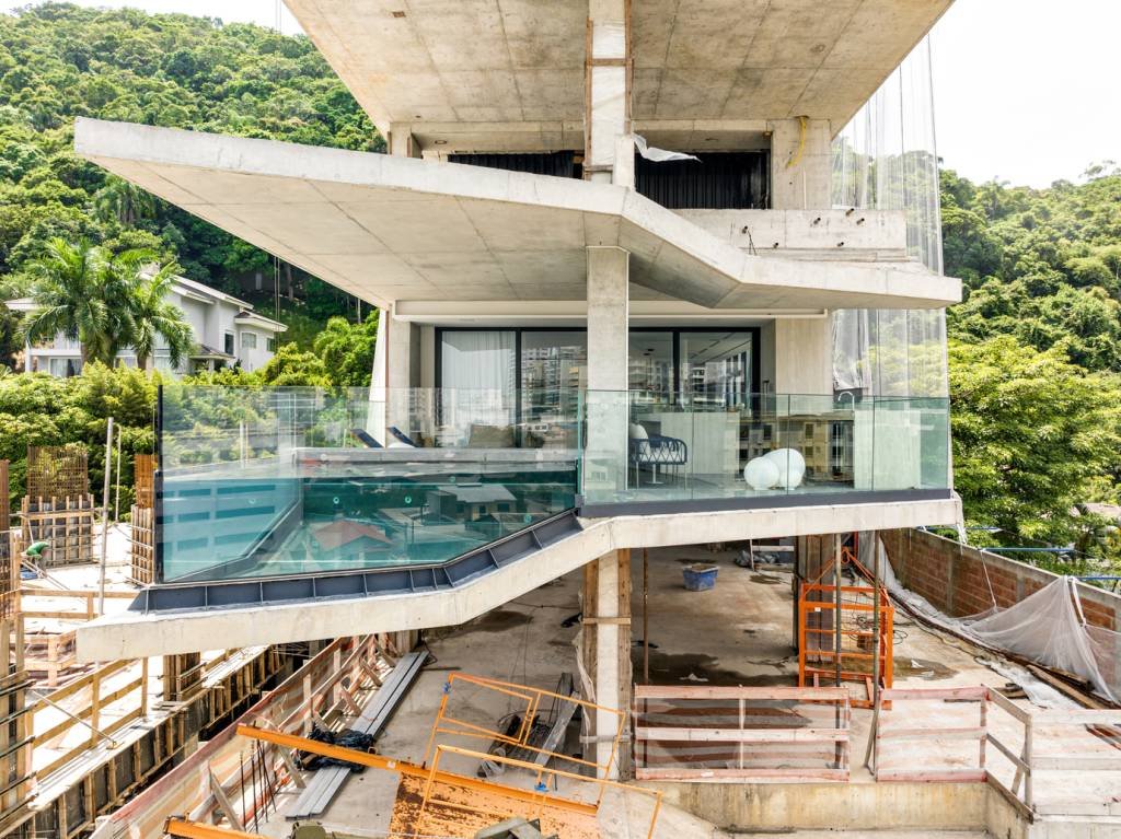 Igual ao de Ubatuba: prédio milionário em Santa Catarina vai ter 'sacada de piscina'