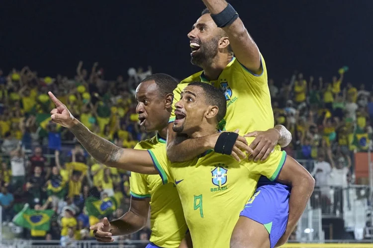 Seleção Brasileira de futebol de areia é hexacampeã (Aitor Alcalde - FIFA/FIFA/Getty Images)