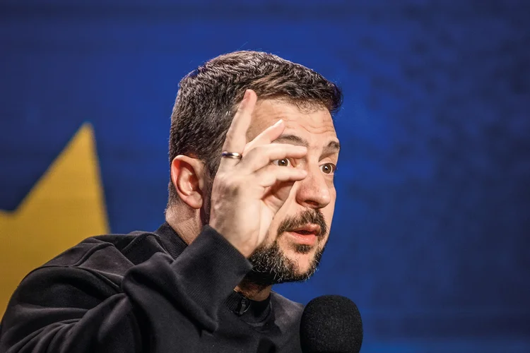 Presidente da Ucrânia, Volodymyr Zelenski, durante cúpula para tratar da guerra (NurPhoto/Colaborador/Getty Images)