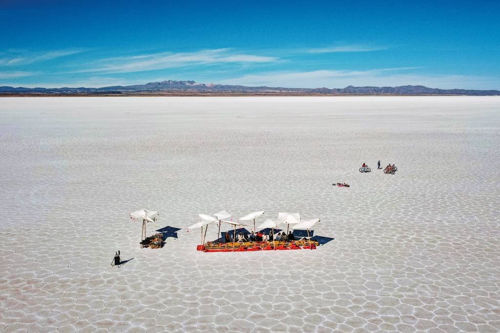 Horizonte infinito: deserto de sal na Bolívia tem luxuoso hotel construído com o mineral