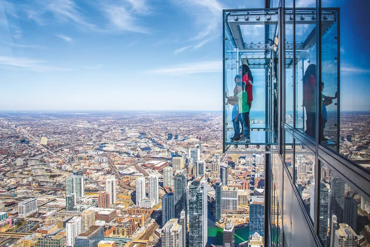 Vista da cidade: coleção de arranha-céus inclui a icônica Willis Tower e o John Hancock Center (John Hancock Center/Divulgação)