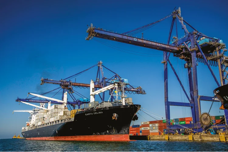 Porto de Paranaguá, Paraná: aumenta a procura por exportações de soja, café e açúcar pelo Terminal de Contêineres de Paranaguá (Paulo Fridman/Corbis/Getty Images)
