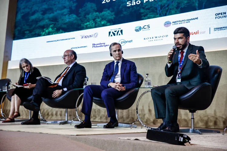 Da dir. para esq: Rafael Dubeux, Mark Carney, Ilan Goldfajn e Daniela Chiaretti (Fotoka/Divulgação)