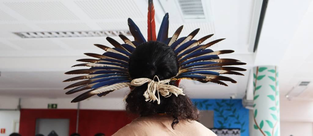 Bússola Cultural: exposição “Indígena NÃO é Fantasia!” provoca foliões