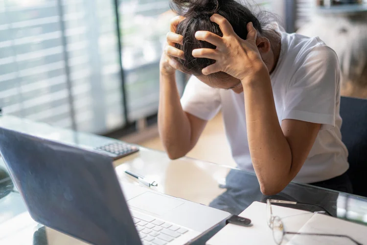 O ano de 2022 foi marcado pelo reconhecimento e pela ONU e OIT de que saúde mental pode ser encarada em alguns casos como doença ocupacional (Divulgação: boonchai wedmakawand/Getty Images)