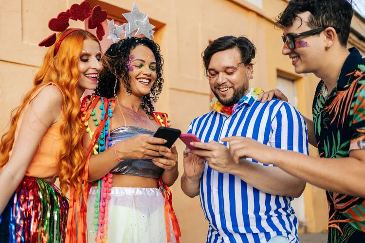 Equilibrar vida social e financeira nem sempre é uma tarefa tão simples. (Getty Images/Getty Images)