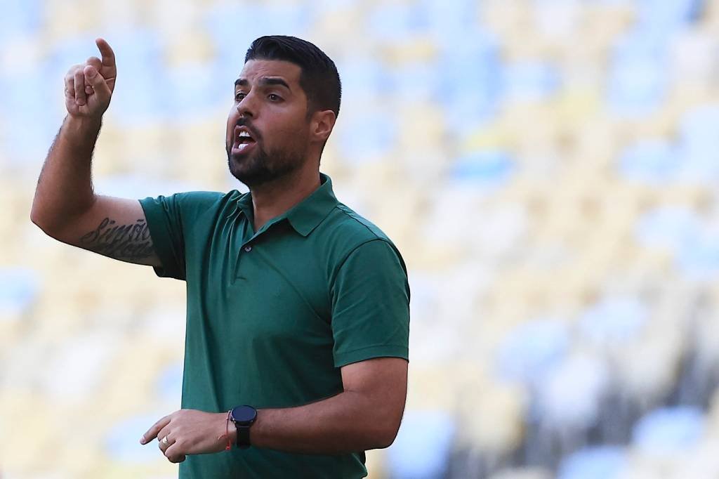 Quem é Antonio Oliveira, conheça o novo técnico do Corinthians