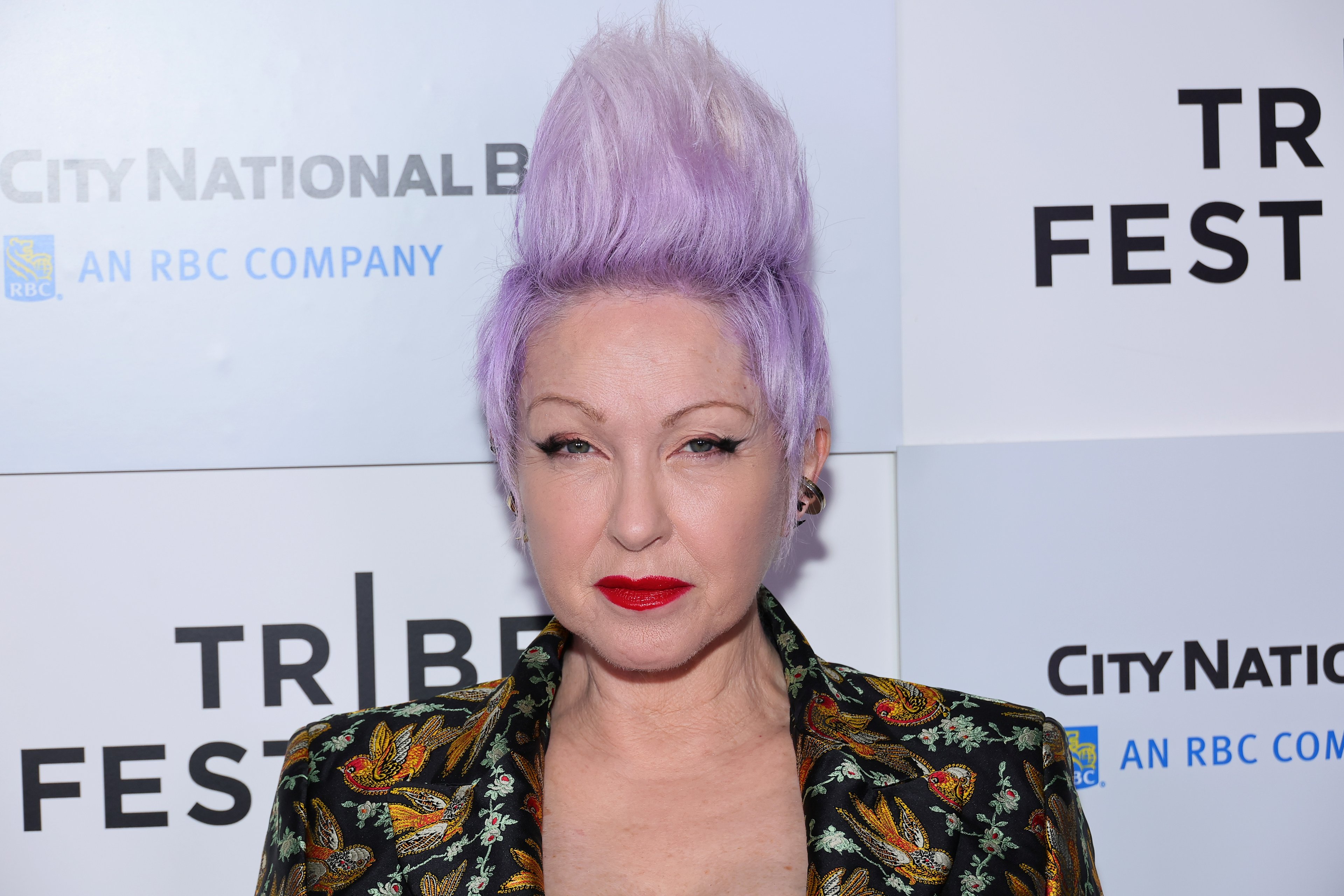 Cyndi Lauper vende catálogo de músicas e planeja show com avatar