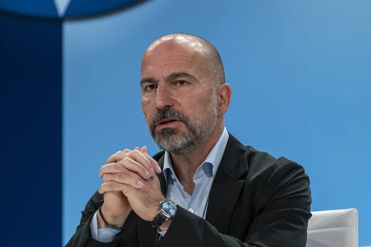 Khosrowshahi: pandemia foi o que forçou a Uber a analisar a experiência do motorista (David Paul Morris/Bloomberg via Getty Images/Divulgação)