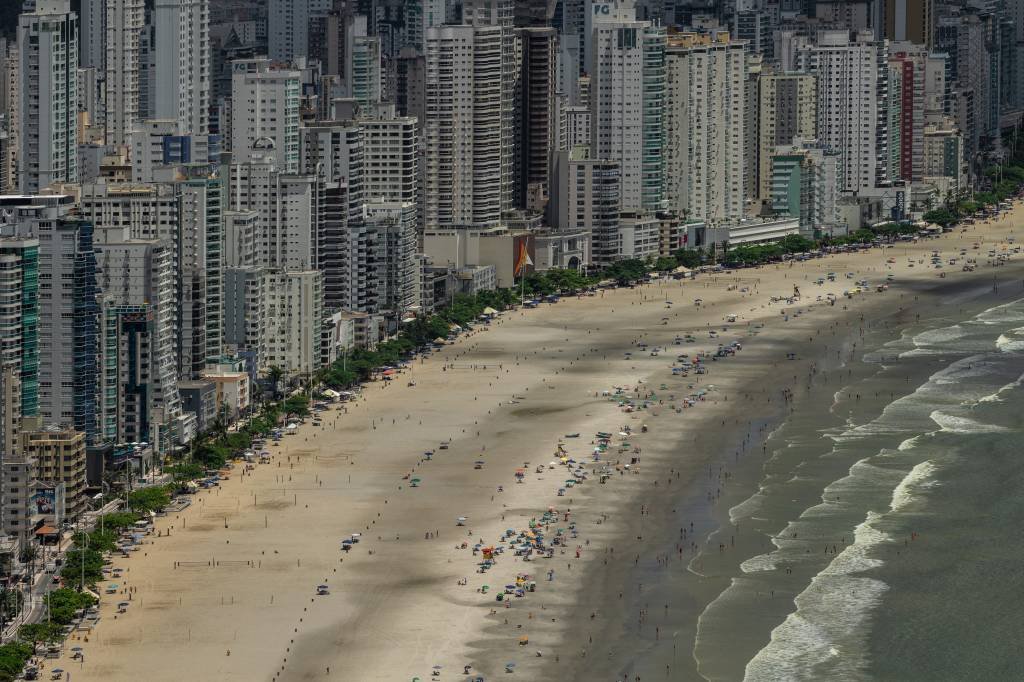 Censo 2022: apenas três municípios têm mais apartamentos do que casas no Brasil