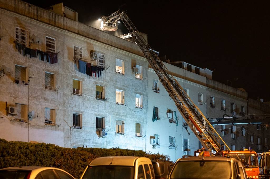 Bombeiros encontram três mortos em prédio que desabou perto de Barcelona