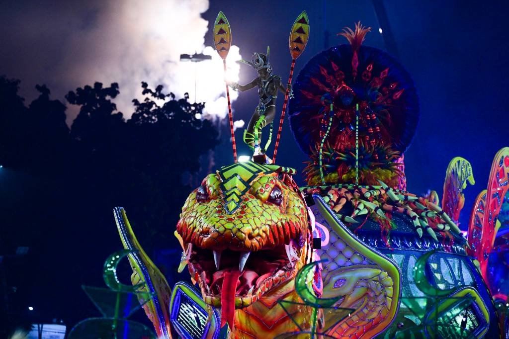 Com homenagem ao vodum serpente, Viradouro é a grande vencedora do Carnaval 2024 do RJ