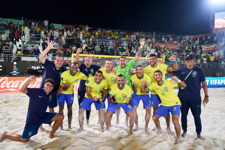 Seleção Brasileira do futebol de areia ( Aitor Alcalde - FIFA/FIFA/Getty Images)