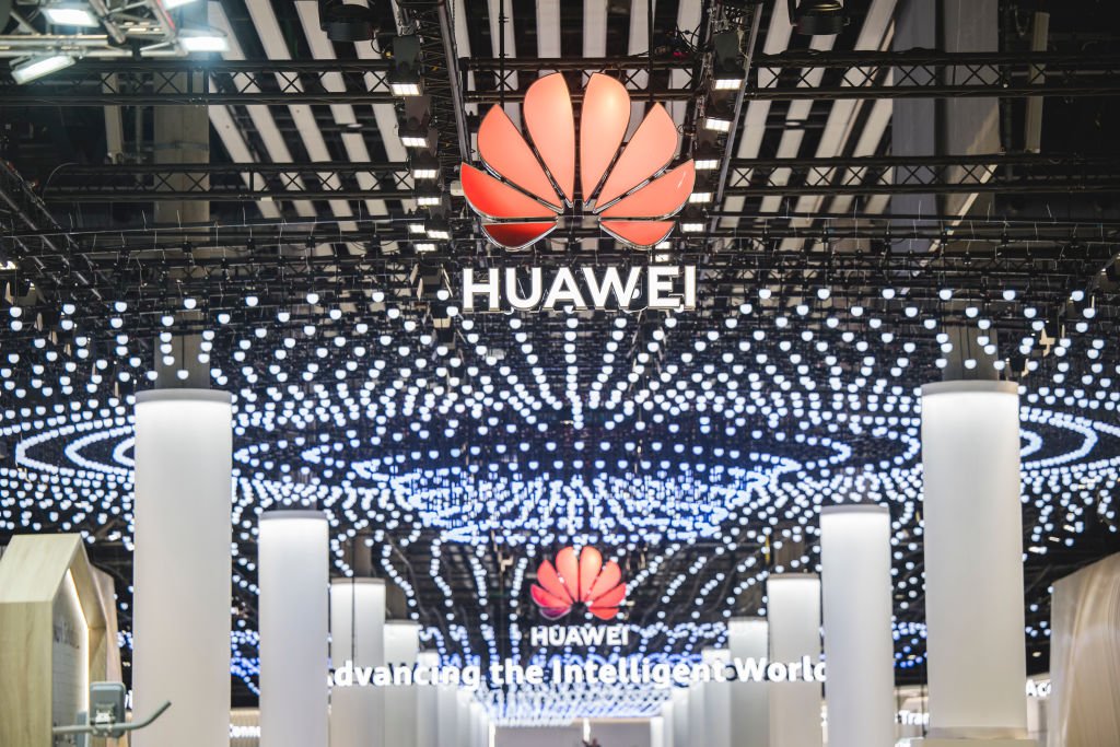 Huawei vai anunciar novos smartphones um dia depois do iPhone 16 da Apple