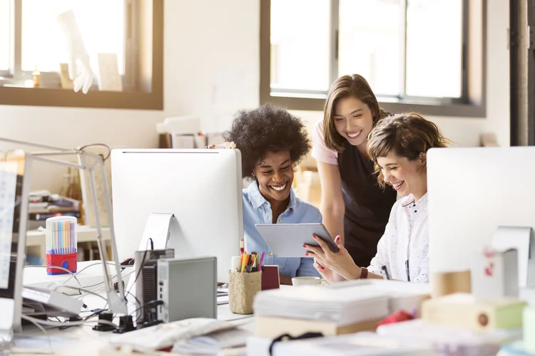 As mulheres, em sua maioria, acreditam que há uma falta de equidade nas oportunidades de crescimento (Getty Images/Getty Images)