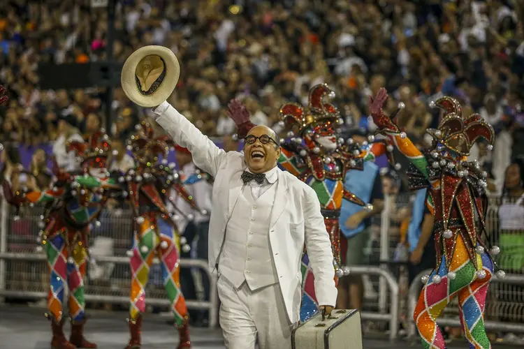 Mocidade Alegre: desfile homenageou o escritor Mário de Andrade com o enredo: "Brasiléia Desvairada: a Busca de Mário de Andrade por um País" (Paulo Pinto/Agência Brasil)