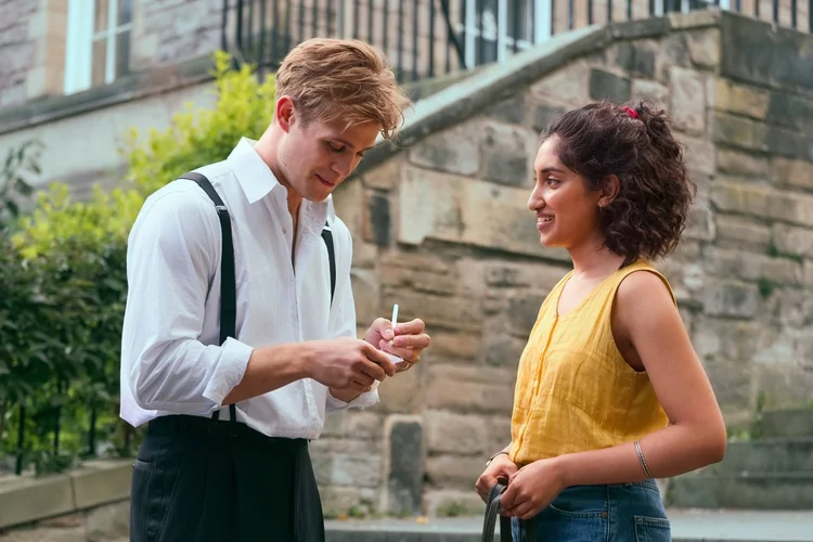Leo Woodall e Ambika Mod em "Um Dia".  (Netflix/Divulgação)