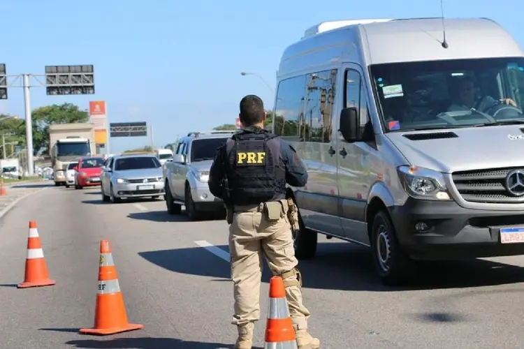 PRF: guarda em operação em rodovia federal (PRF/Divulgação)