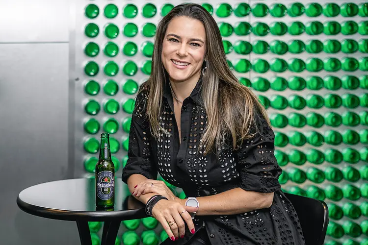 Raquel Zagui, vice-presidente de Pessoas da Heineken no Brasil: Queremos acelerar talentos internos para atingir os 50% no Brasil. Faz muito sentido investir em pessoas que já conhecem a nossa cultura  (Heineken/Divulgação)