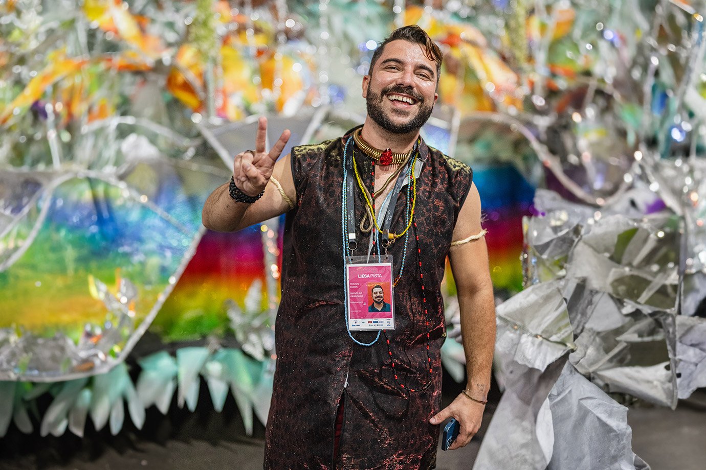 “A minha carreira começou na infância”, diz Tarcísio Zanon, carnavalesco da Viradouro, campeã do Rio