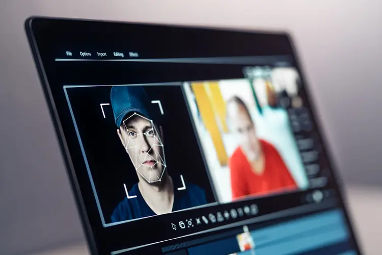 Deep fake, AI and face swap in video edit. Deepfake and machine learning. Facial tracking, detection and recognition technology. Digital identity interchange. Computer software mockup. Fraud picture. (Tero Vesalainen/Bússola)