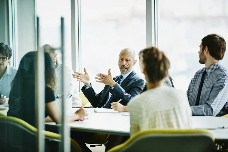 Consultores executam um trabalho crucial na implementação de estratégias de sucessão (Thomas Barwick/Getty Images)