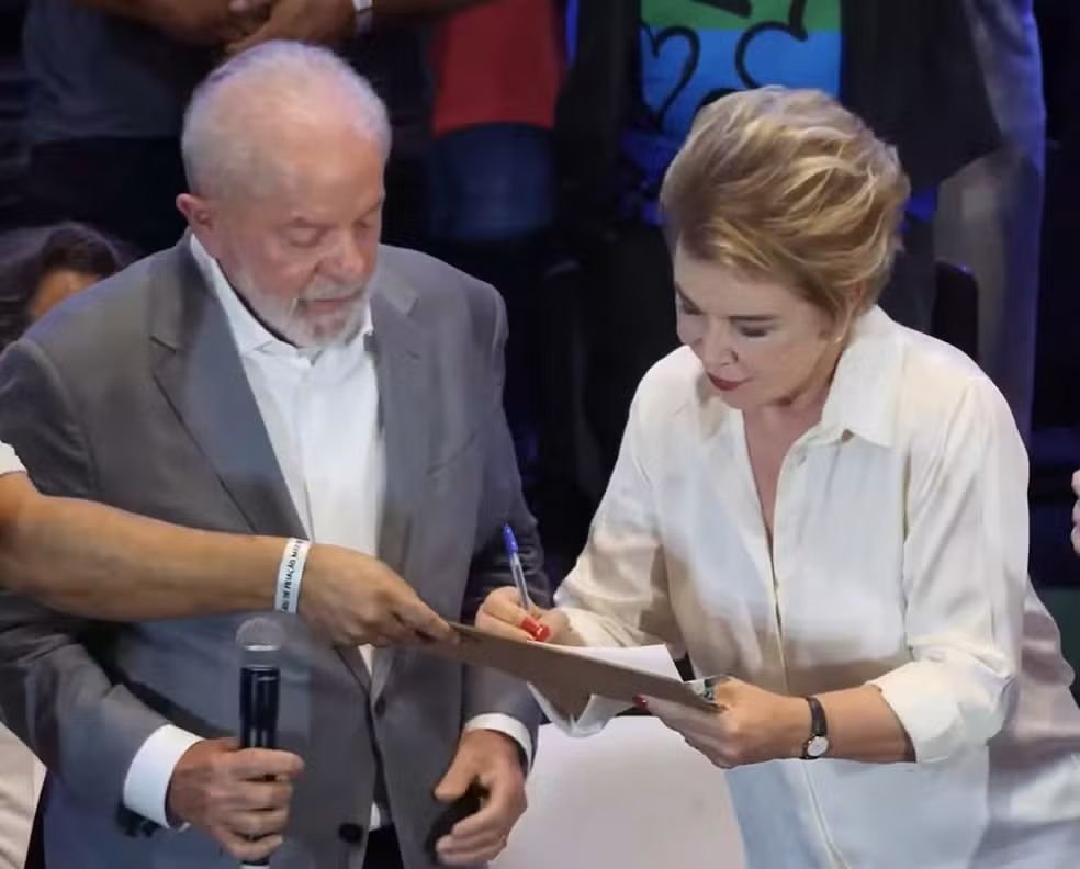 Ninguém fez mais pelo povo pobre de SP que Marta, diz Lula em filiação de ex-prefeita