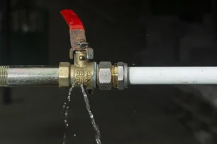 Imagem referente à matéria: O que fazer em caso de infiltração vinda do apartamento de cima?