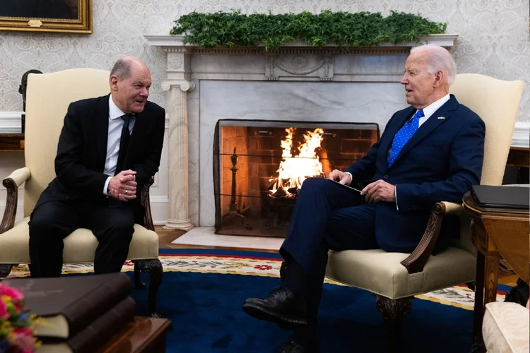 Olaf Scholz, chanceler da Alemanha, ao lado do presidente dos EUA, Joe Biden (Bloomberg/Getty Images)