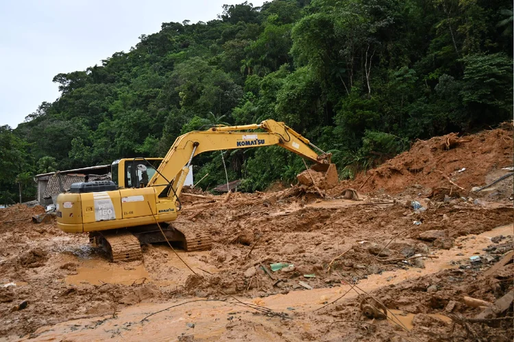 Chuva em SP: deslizamento de terra e queda de árvores na região de Campos do Jordão (Nelson Almeida/Getty Images)