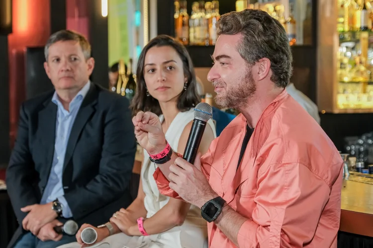 Marcelo Suàrez, diretor de trade marketing e omnichannel da BRF, Carolina Araújo, diretora de estratégia e projetos do GPA e Marcelo Tripoli, CEO da Zmes (Eduardo Frazão)