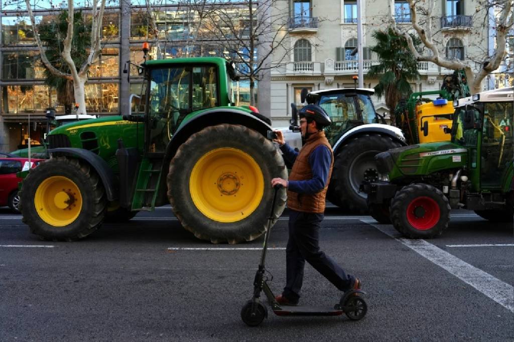 Agricultores espanhóis mantêm pressão pelo terceiro dia consecutivo